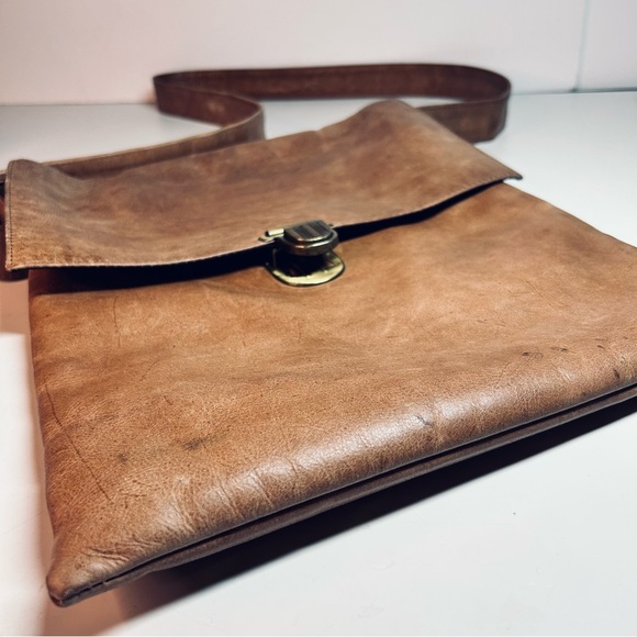 Odilynch Tan Leather Flapover Crossbody, Messenger Bag, Brass Push Lock Closure - Picture 5 of 16